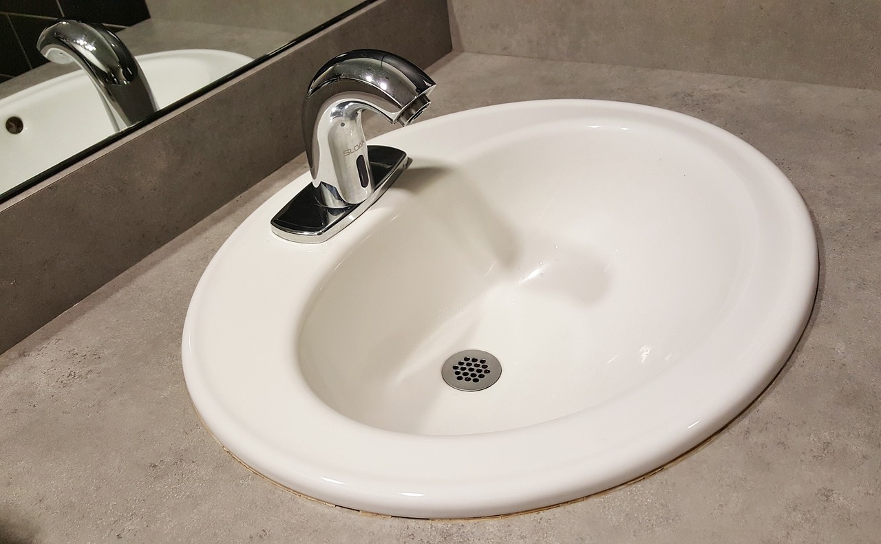 Tips for Keeping Your Bathroom Tidy with Minimal Storage Solutions